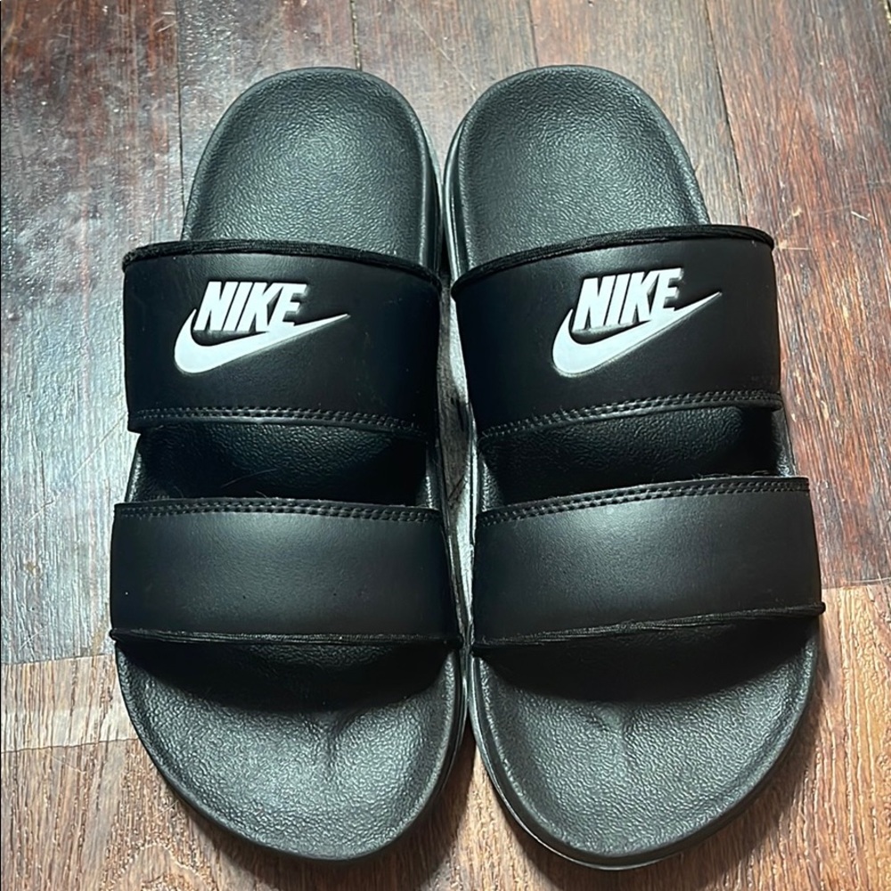 Black Nike Sandals